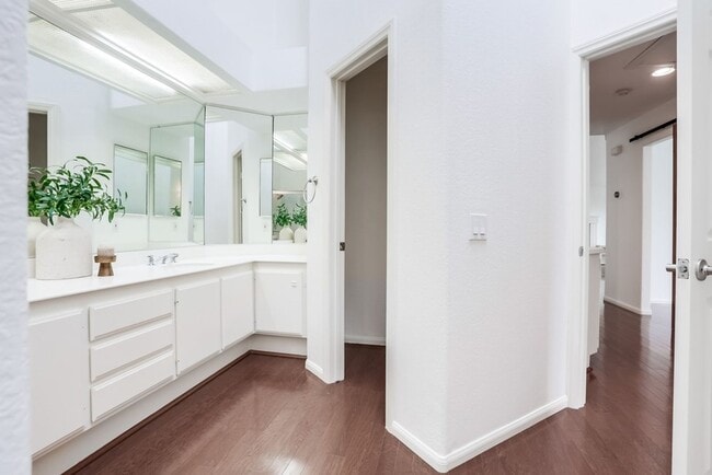 Building Photo - 3 bed, 2 bath Single Family Home in North ...