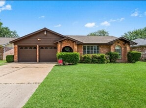 Building Photo - 16310 Autumn Wind Dr