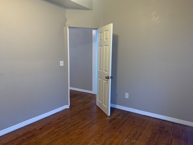 Building Photo - MOVE IN SPECIAL- Cozy 2 Bed/ 1 Bath Home in Saint Cloud