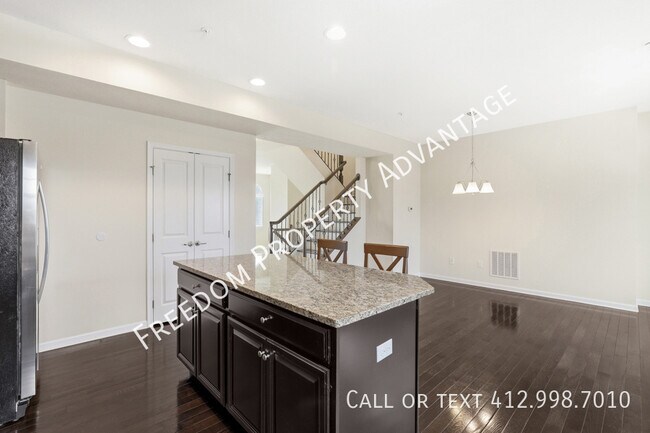 Building Photo - 412 Olive Ln