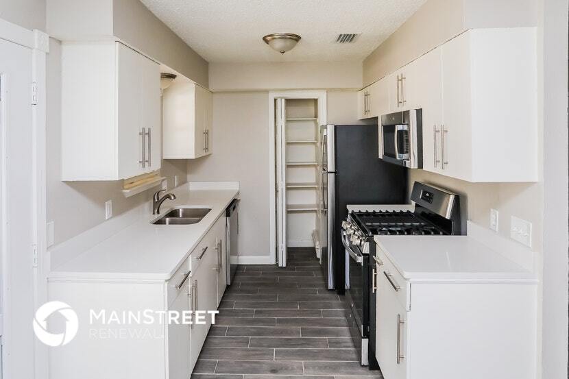 Building Photo - 10405 Kinslow Dr