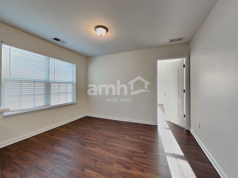 Building Photo - 128 Cherry Bark Dr