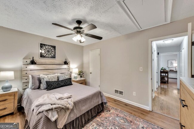 Building Photo - 160 Booth Rd SW