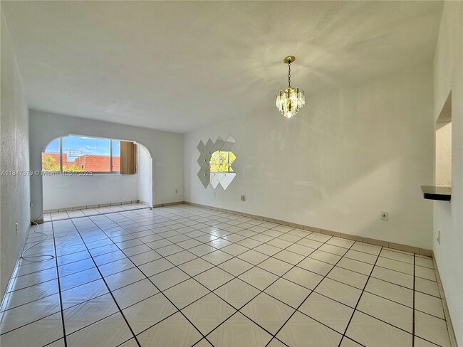 Primary Photo - 1555 W 44th Pl