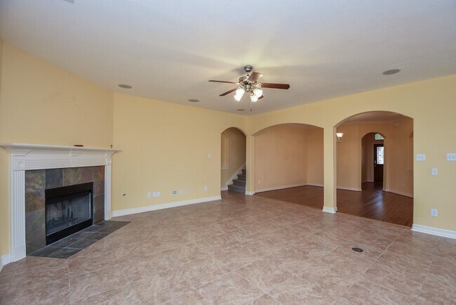 Building Photo - 25203 Oak Villa Dr
