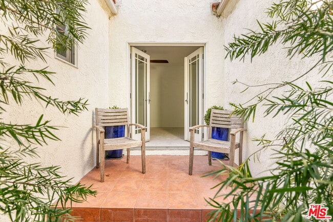 Building Photo - 360 Canon Dr