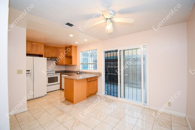Building Photo - 2 Bed & 1.5 Bath Townhouse in San Jose, CA...