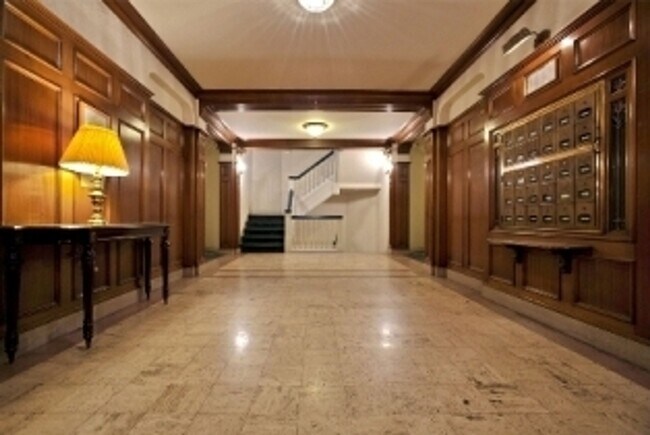 Building Photo - The Roundcliffe Apartments