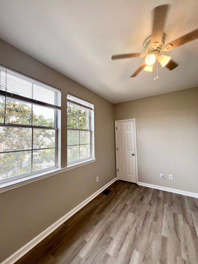 Building Photo - Location, Location! Completely Remodeled Spacious 3BR/2BR!