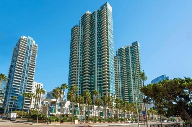 Building Photo - Newly updated features! 1 bedroom, 1.5 bat...