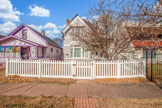 Building Photo - Lovely Victorian duplex for rent 2 bed / 1 bath