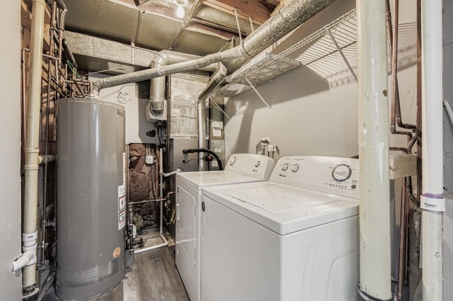 Building Photo - 5611 Allemong Dr