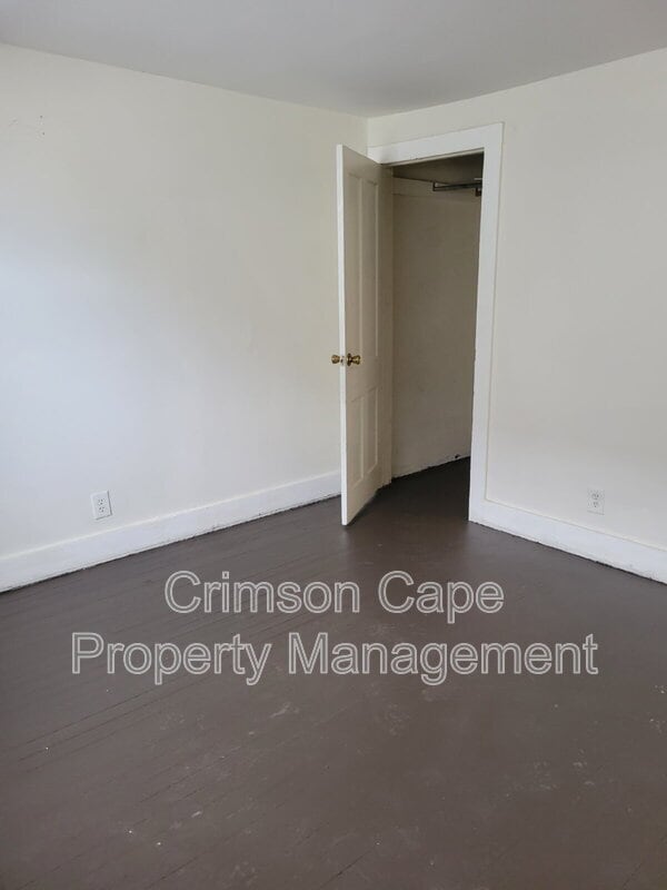 Building Photo - 131 Pine St