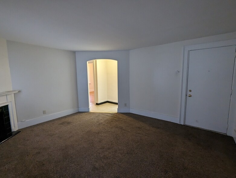 Building Photo - 608 Elmwood Ave