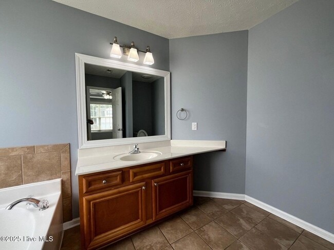 Building Photo - 1508 Thoroughbred Trail