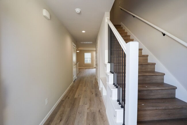 Building Photo - FIRST FREE MONTH! 3 Bed | 2.5 Bath | Sand ...