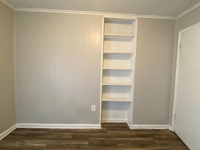 Building Photo - A Joyful 3-Bed Duplex Home!