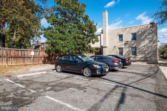Building Photo - 412 19th St NE
