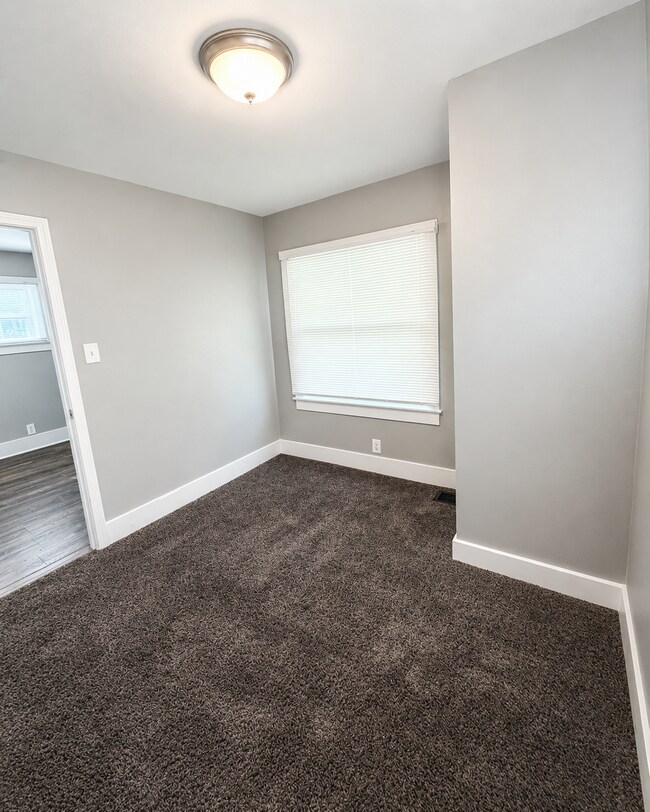 Building Photo - 1416 Sale Ave