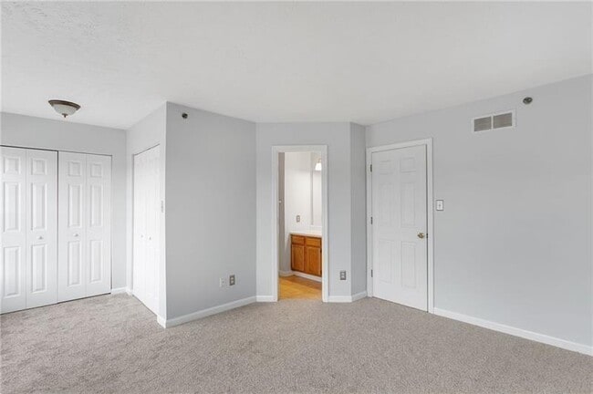 Building Photo - 1211 Meadowbrook Dr