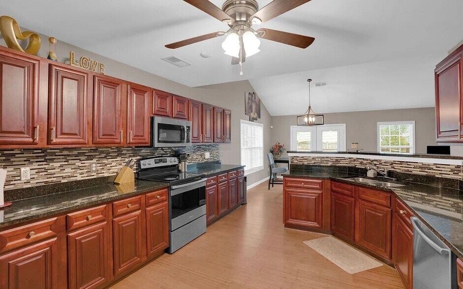 Building Photo - 946 Farnsworth Dr