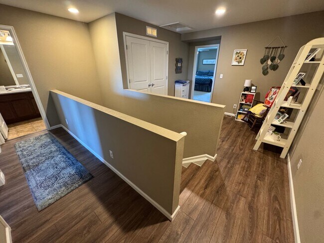 Building Photo - Modern & Light-Filled Home in Central Park – Prime Location