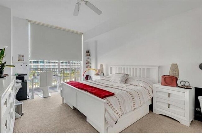 Building Photo - 3001 NE 185th St