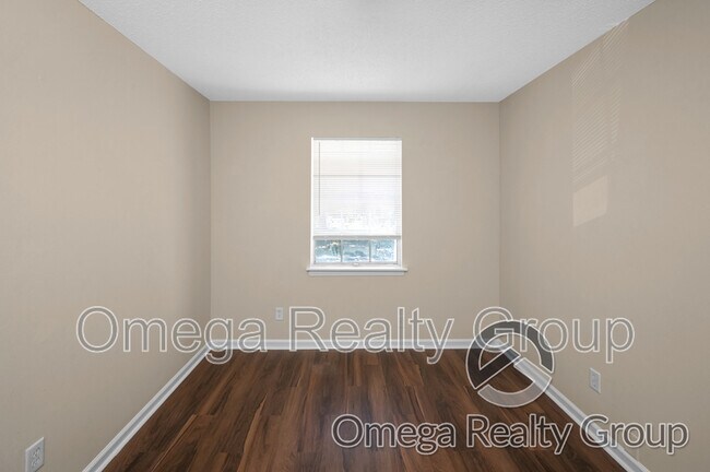 Building Photo - 425 Oakwood Ave