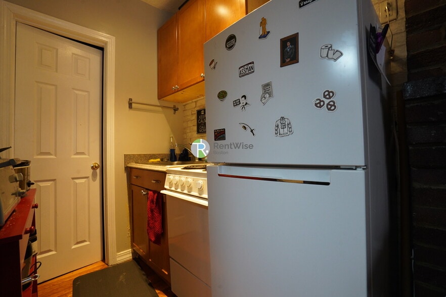 Building Photo - 41 Anderson St