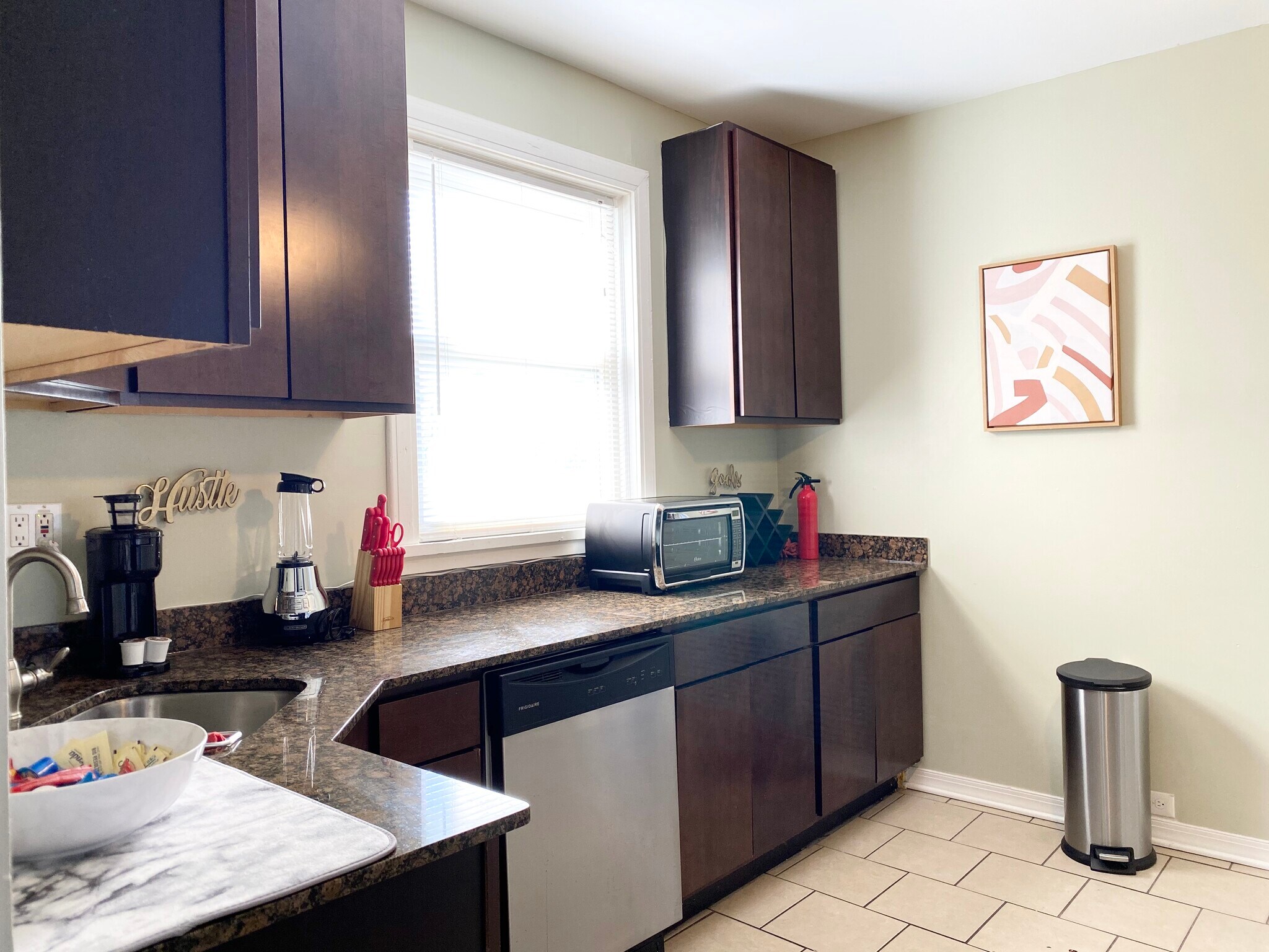 Building Photo - 2838 N Drake Ave