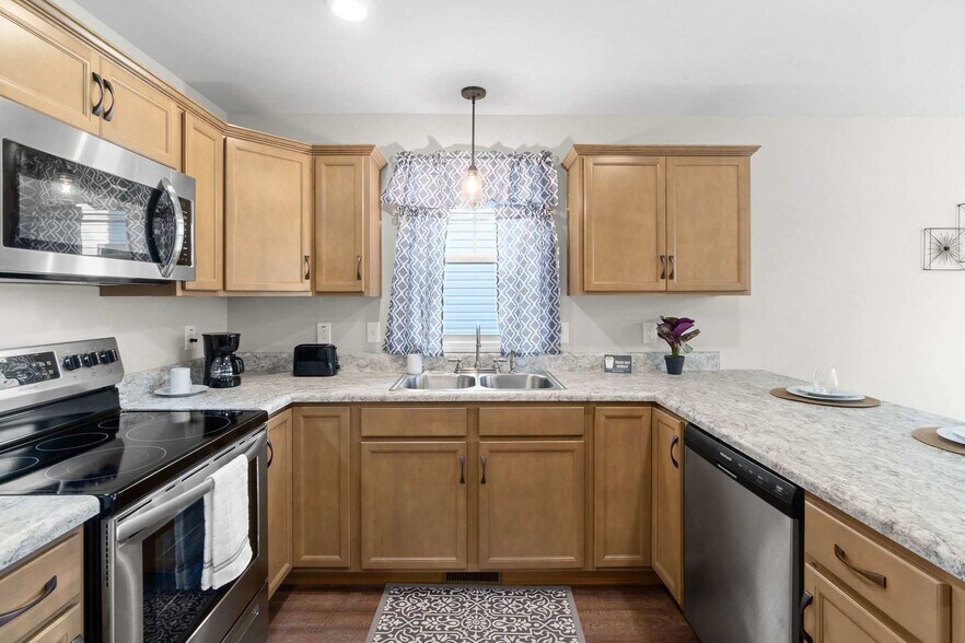 Building Photo - 867 Central Ave