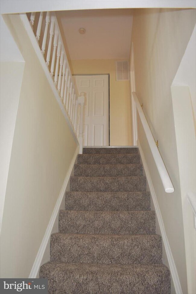 Building Photo - 16 Blue Ribbon Ct