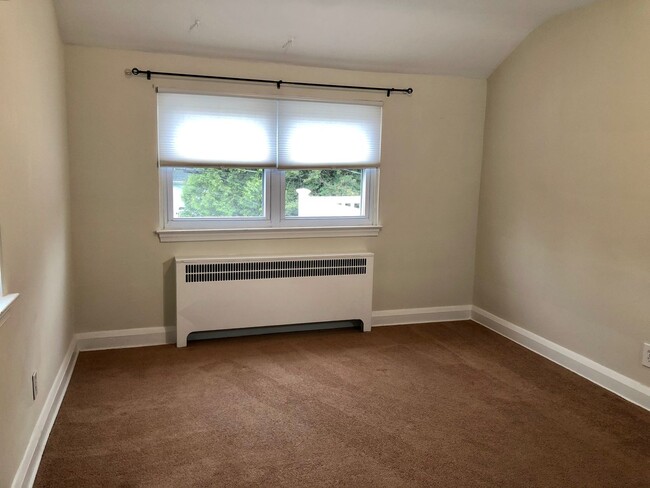 Building Photo - For Rent: Charming Residence on Ridge Ave