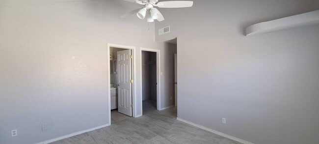 Building Photo - 10373 Valle del Mar Dr