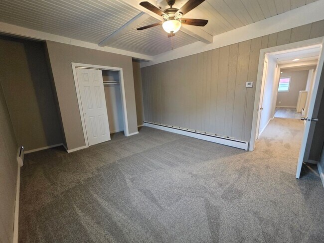 Building Photo - 1353 W Grand Ave