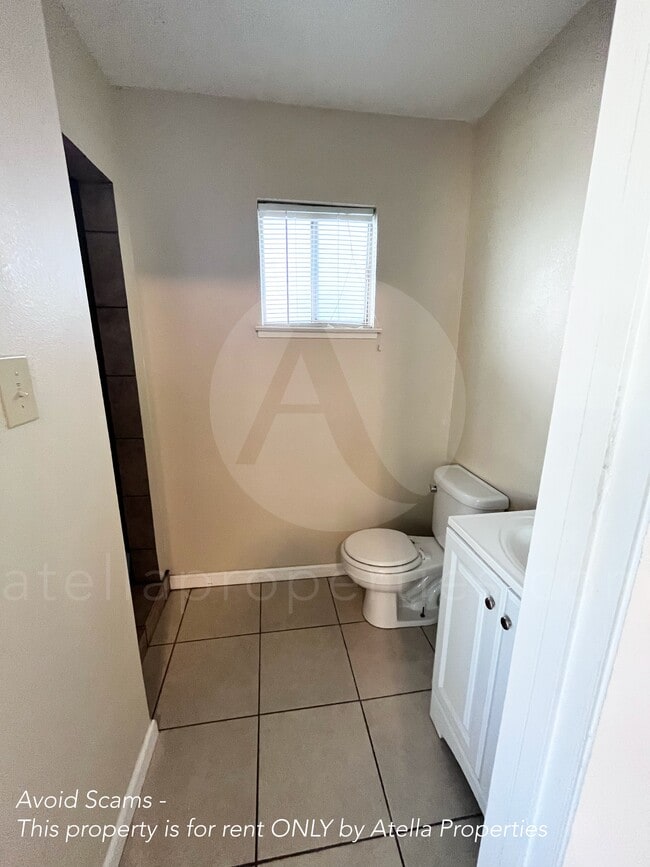 Building Photo - 248 E D St