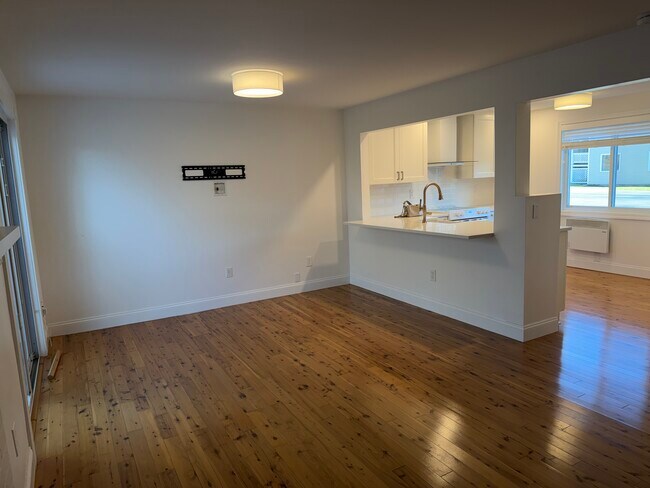 Building Photo - 25 Lawrence St