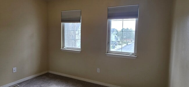 Building Photo - 1011 Hacienda Ct