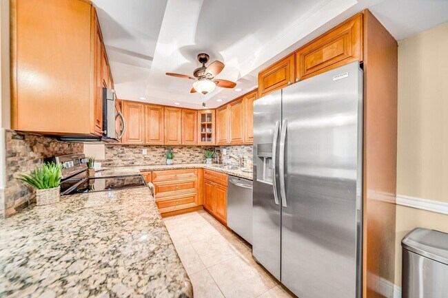 Building Photo - 6372 La Costa Dr