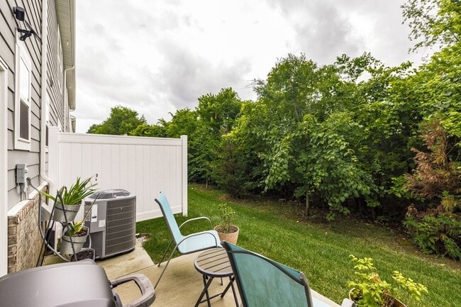 Building Photo - 1730 Frodo Wy