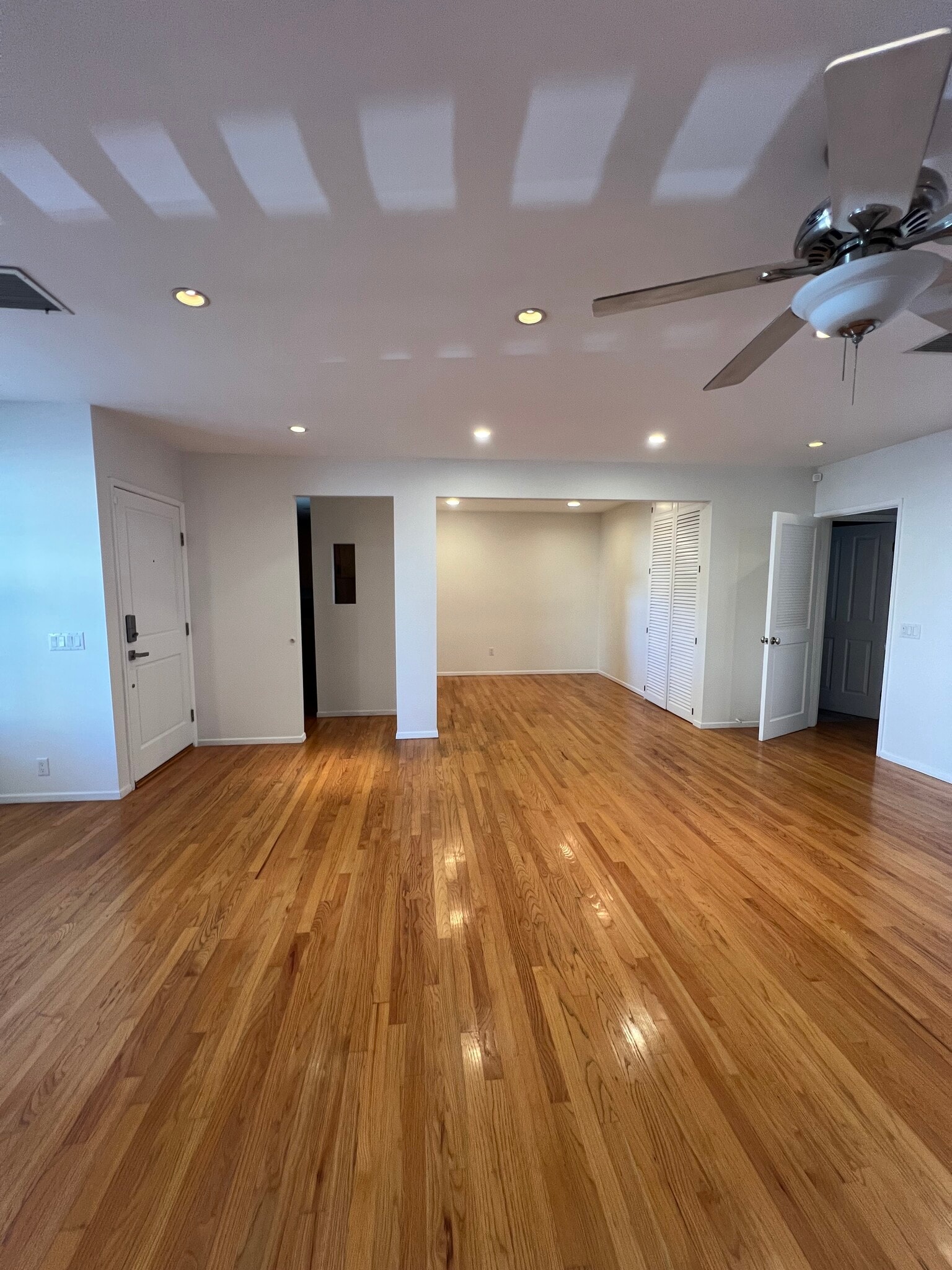 Living room to dining area - 1622 Franklin St