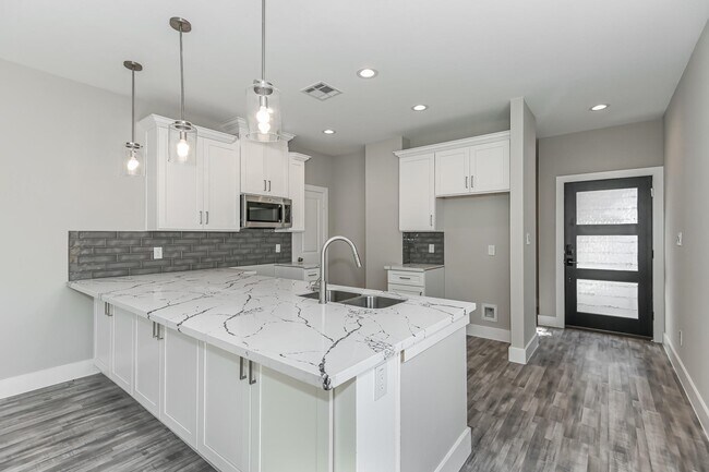 Building Photo - 3547 Dreyfus St