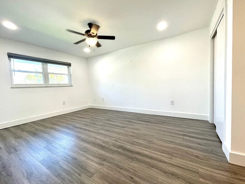 Building Photo - 200 Valley Stream Dr