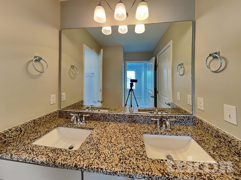 Building Photo - 319 Imperial Ct