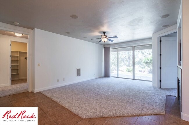 Building Photo - Remarkable 3 Bedroom Condo Next to Sunbroo...