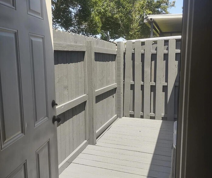 Building Photo - 3841 El Camino Ct