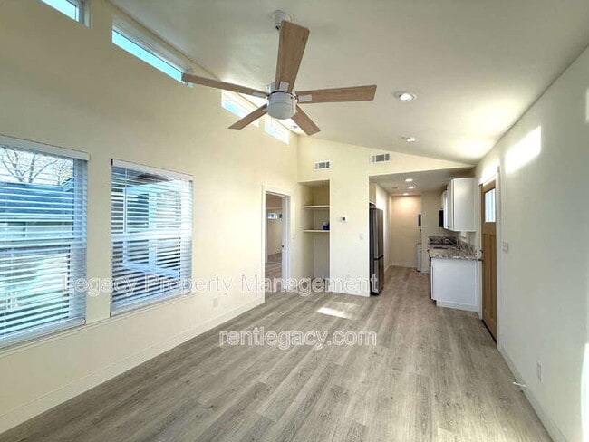 Building Photo - 10753 Oakton Way