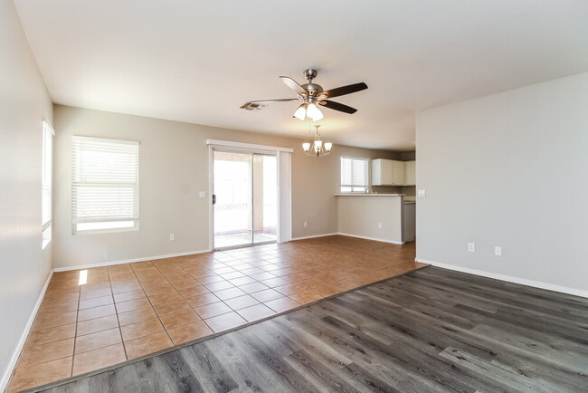 Building Photo - 12824 N Primrose St