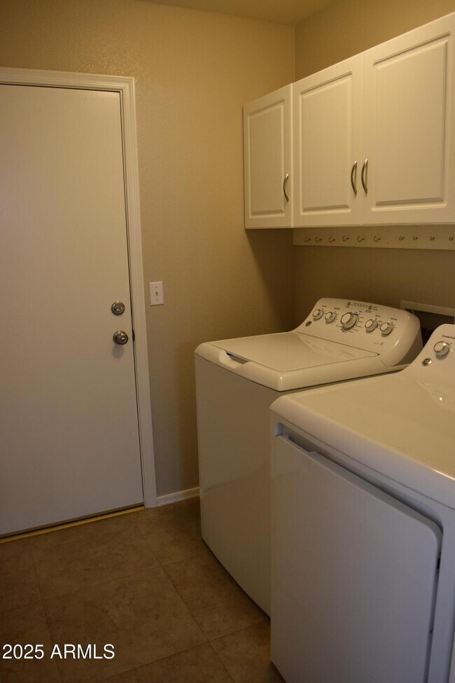 Building Photo - 9349 W Runion Dr