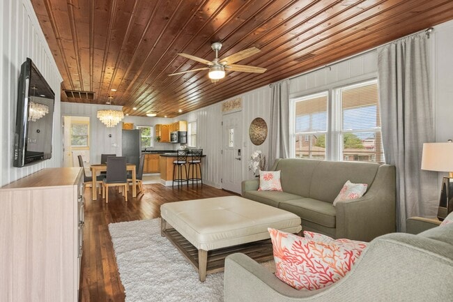 Building Photo - Pink Flamingo #1